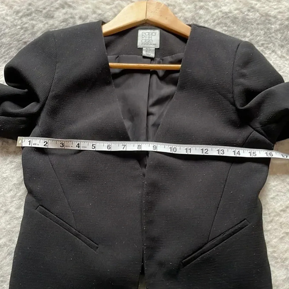 Black Cropped  Blazer - Picture 13 of 16